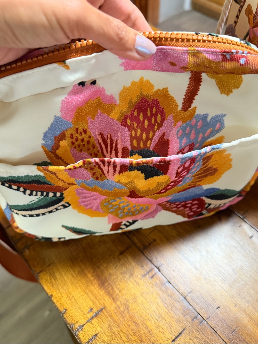 Farm Rio Floral Crossbody Bag & Matching Bottle - Picture 4 of 6